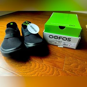 New Oofos for sale.